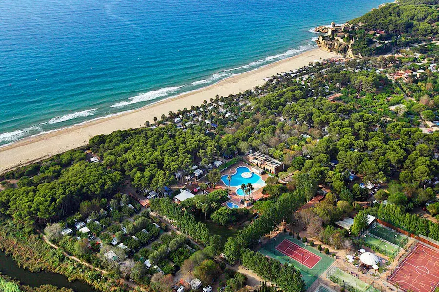 Large beachfront resort with pools, gardens and bungalows
